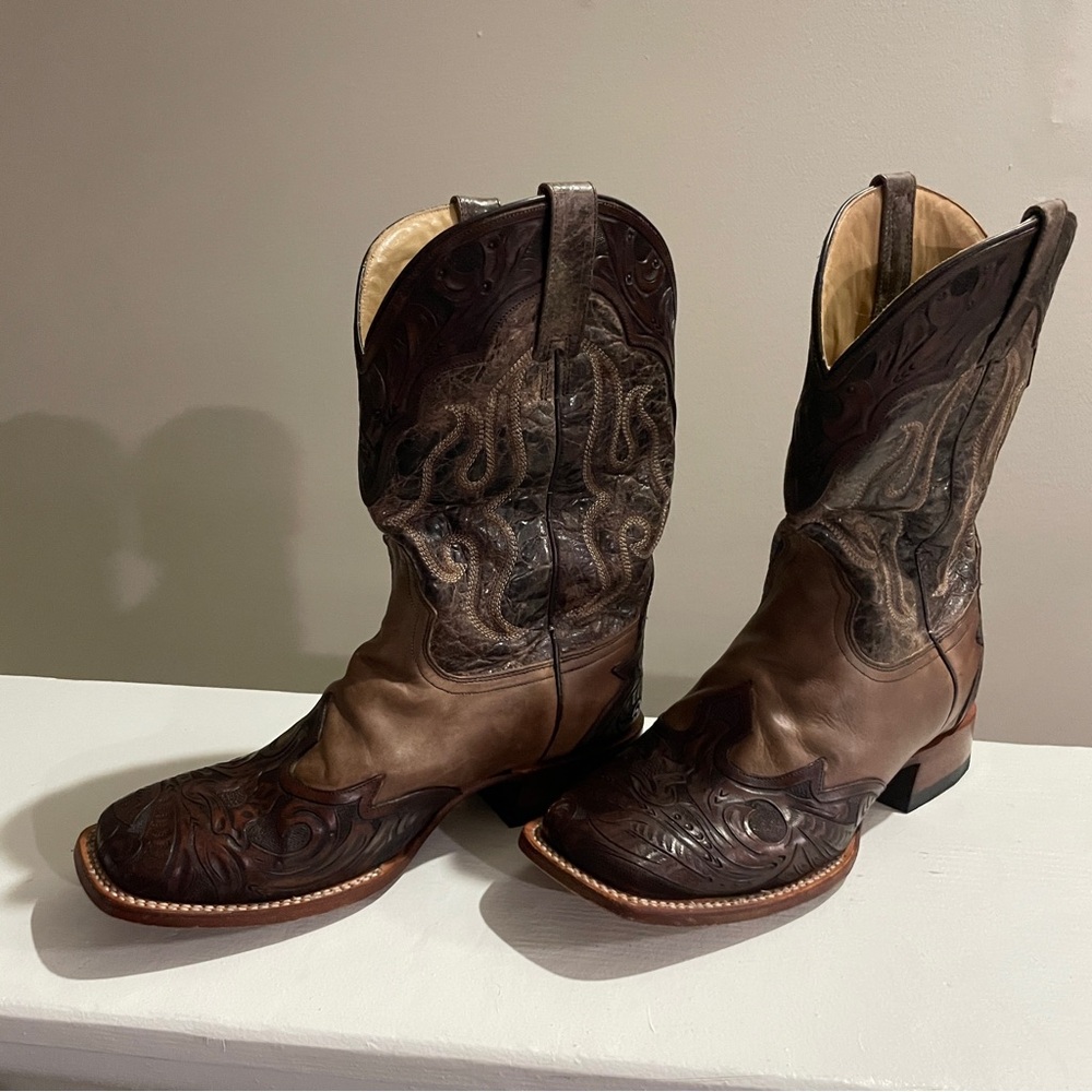 Stetson Men’s Wicks Western Boots–Hand-Tooled, Square Toe, Burnished Leather 9EE
